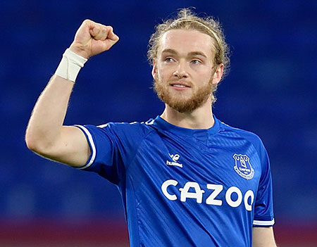 Davies opts to leave Everton as a free agent
