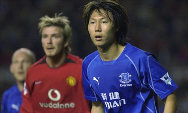 Li Tie playing for Everton