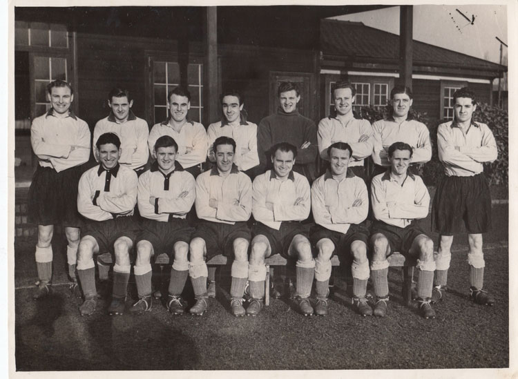 The Everton team in change shirts in the late 1940s