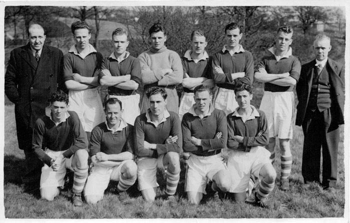 Everton youth team in the Peak District c 1946.jpg