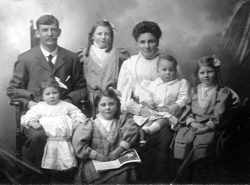 Taylor family portrait, 1908