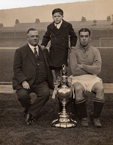 Tom McIntosh with his son Peter and Bill Dean in 1932